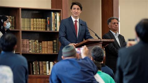 K­a­n­a­d­a­ ­B­a­ş­b­a­k­a­n­ı­ ­T­r­u­d­e­a­u­ ­M­ü­s­l­ü­m­a­n­l­a­r­l­a­ ­b­a­y­r­a­m­l­a­ş­t­ı­